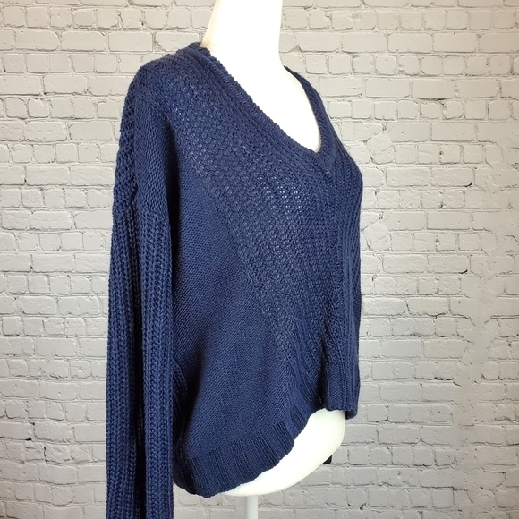 PINK Rose Blue Pullover Sweater Size Large - Picture 5 of 8